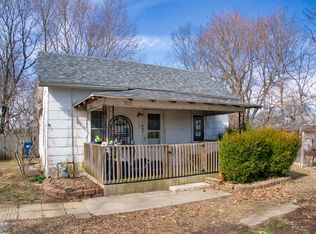 903 S 3rd St, Ozark, MO 65721