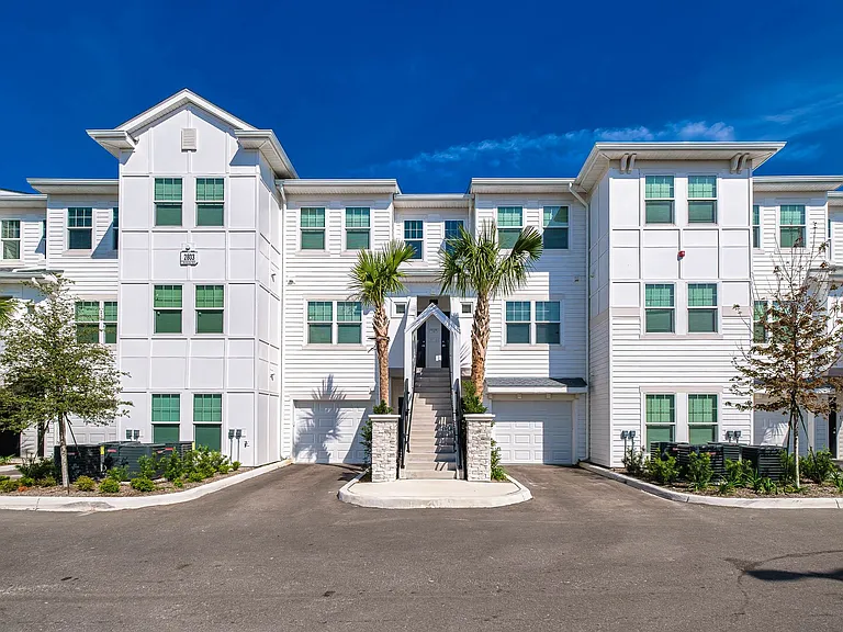 Altis Grand Suncoast Apartments — Photo 3
