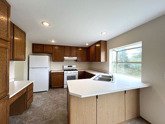 5th image of 7106 70th Ave NE