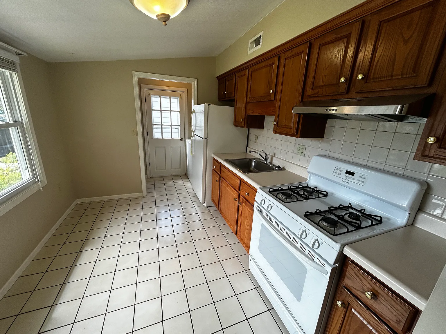 3 bed, $1,250 — Photo 2