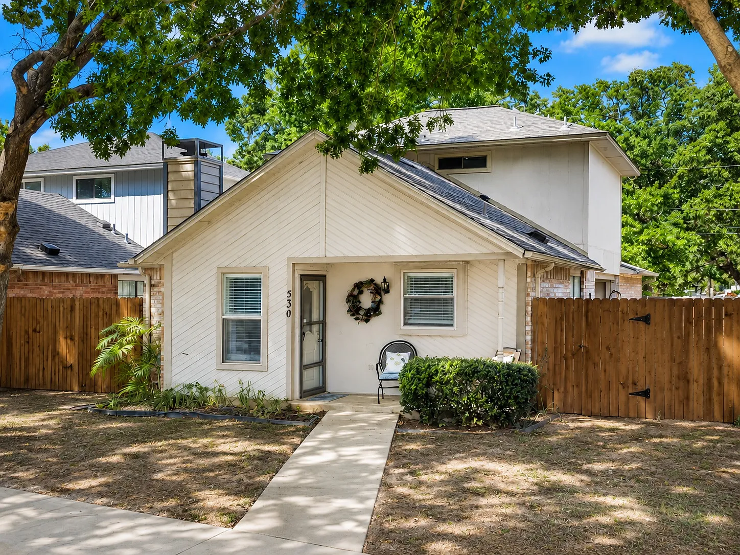 3 bed, 1272 sqft, $2,050 — Photo 1