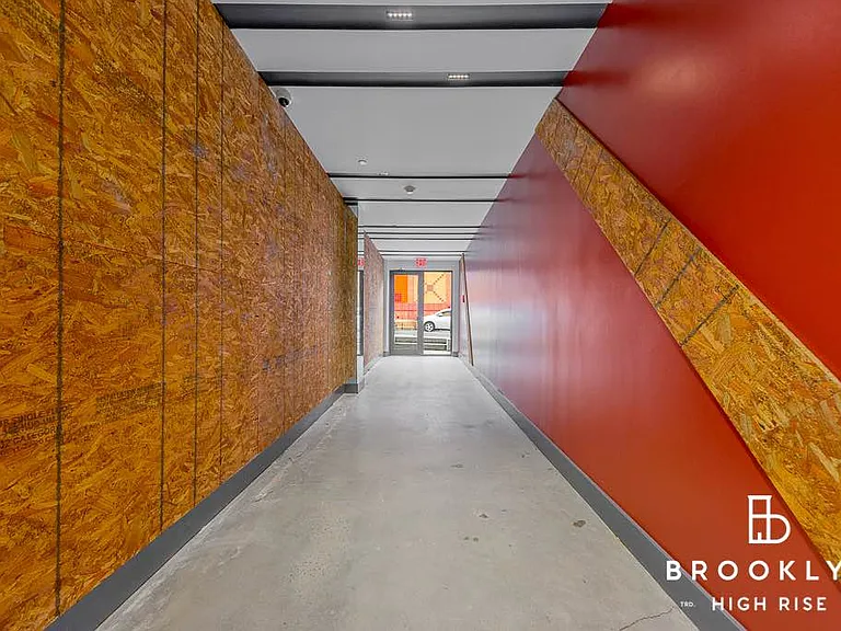 1461 Gates Ave #4E — Photo 16