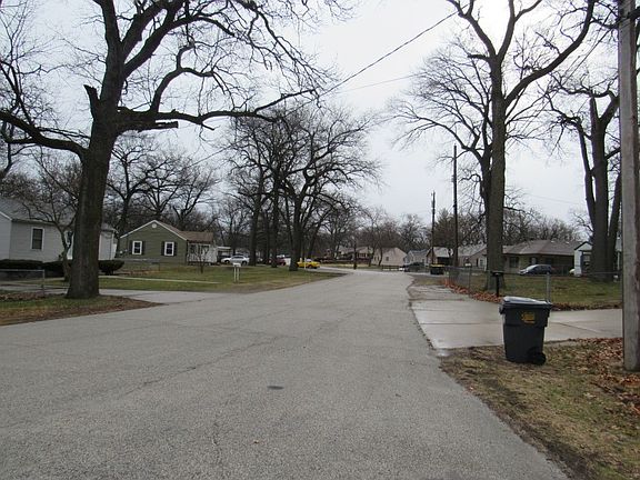 5th image of 876 Riverlane Dr