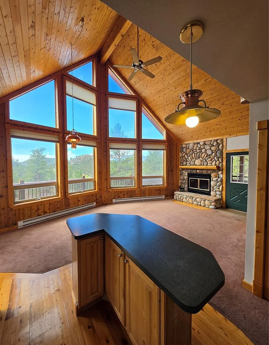 3 bed, 2.0 bath, 2184 sqft, $2,400 — Photo 4