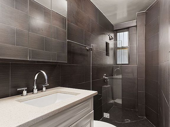 4th image of 225 E 12th St APT 3D