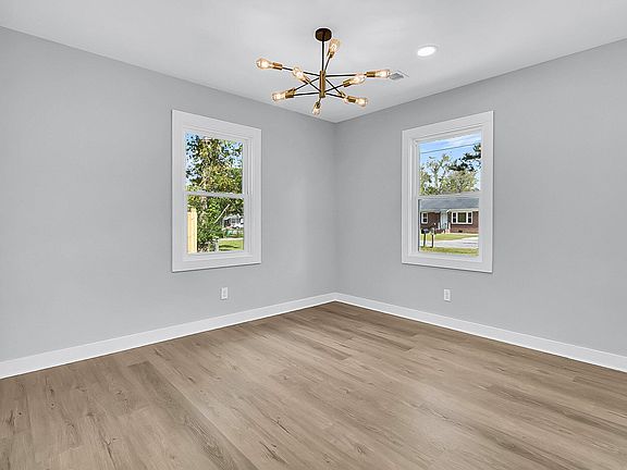 5th image of 407 Annette Dr