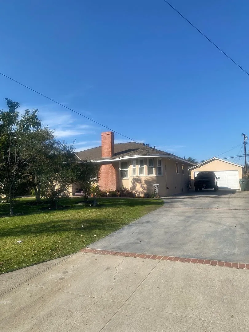 409 E Puente — Photo 2