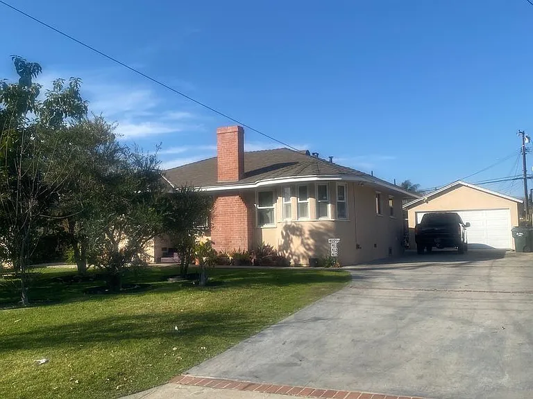 409 E Puente St — Photo 2