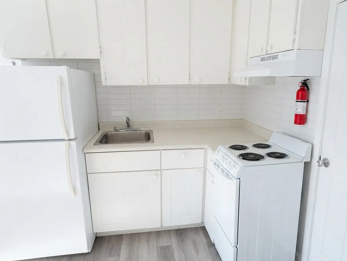 415 Brunswick Ave - 7 — Photo 3