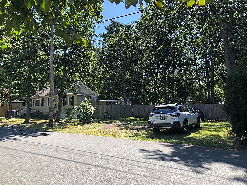 House lot size .27 acres