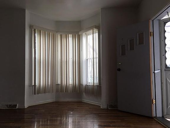 2nd image of 1820 Bay St