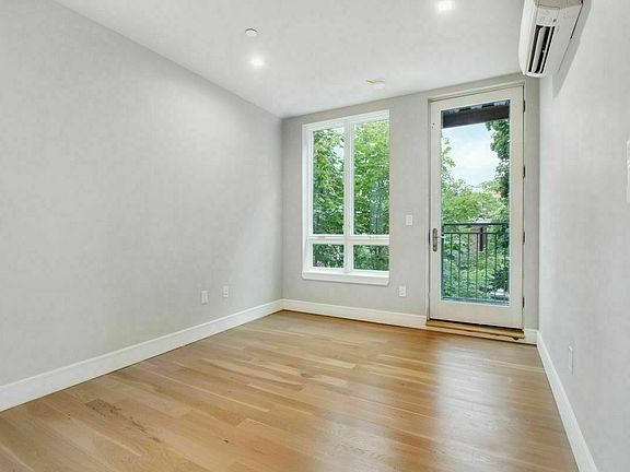 2nd image of 102 Quincy St #4D