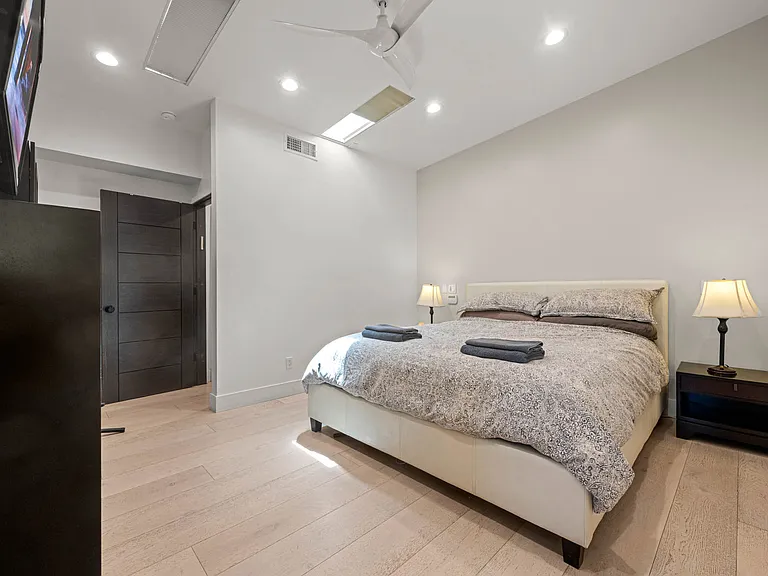5433 Royer Ave — Photo 12