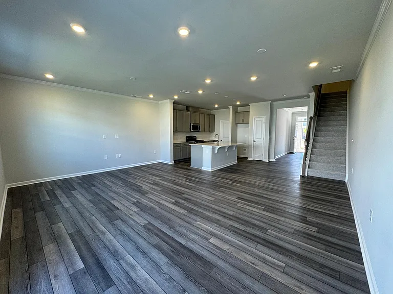 5719 Woodlawn Dr — Photo 7
