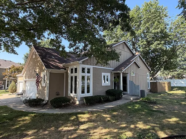 8426 W 119th Ter, Overland Park, KS 66213