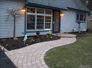 23 Harford Dr, Coram, NY 11727