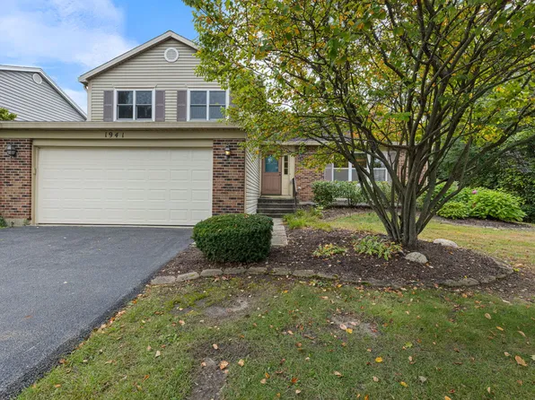 1941 S Valley Rd, Lombard, IL 60148