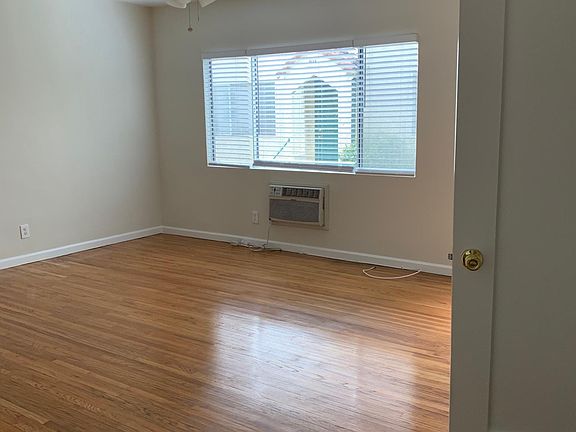 5th image of 117 N Chevy Chase Dr #117F