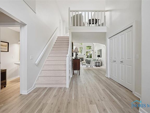 4th image of 215 Stone Oak Ct