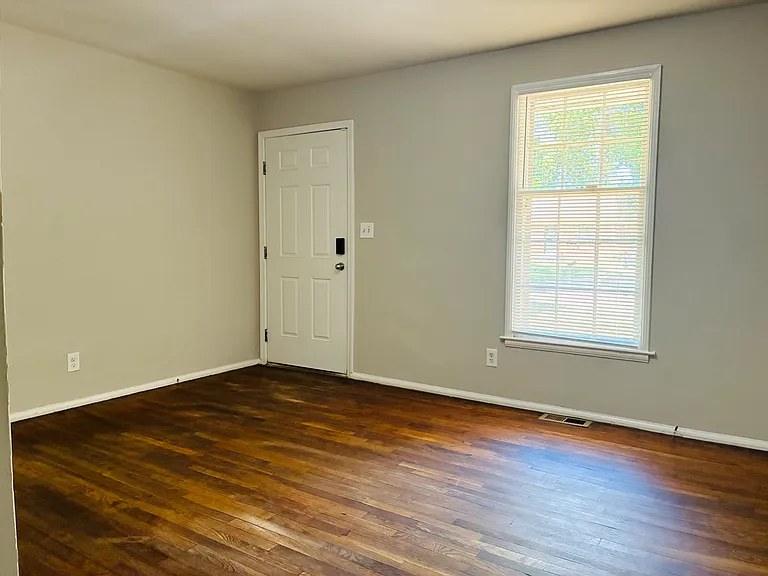 5015 Grapevine Dr — Photo 5
