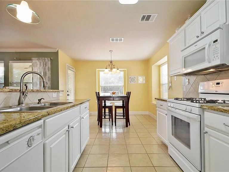 3345 Winding River Trl — Photo 12