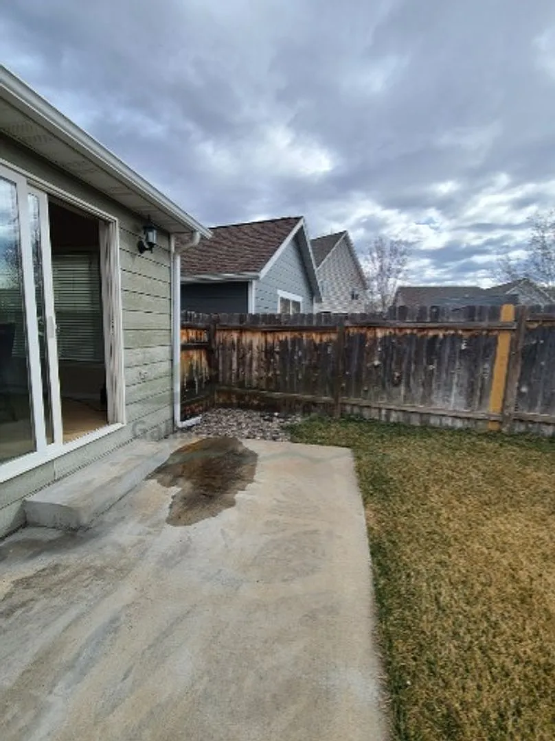 Building Photo - 877 Rogers Way