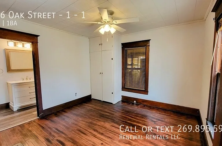 206 Oak St #1 — Photo 9