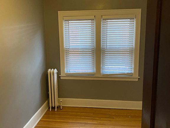 3rd image of 1076 Beaconsfield Ave #3