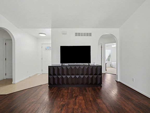 5th image of 55355 Suncrest Dr