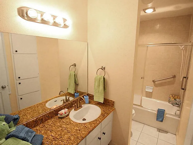 5550 N Braeswood Blvd #136 — Photo 14