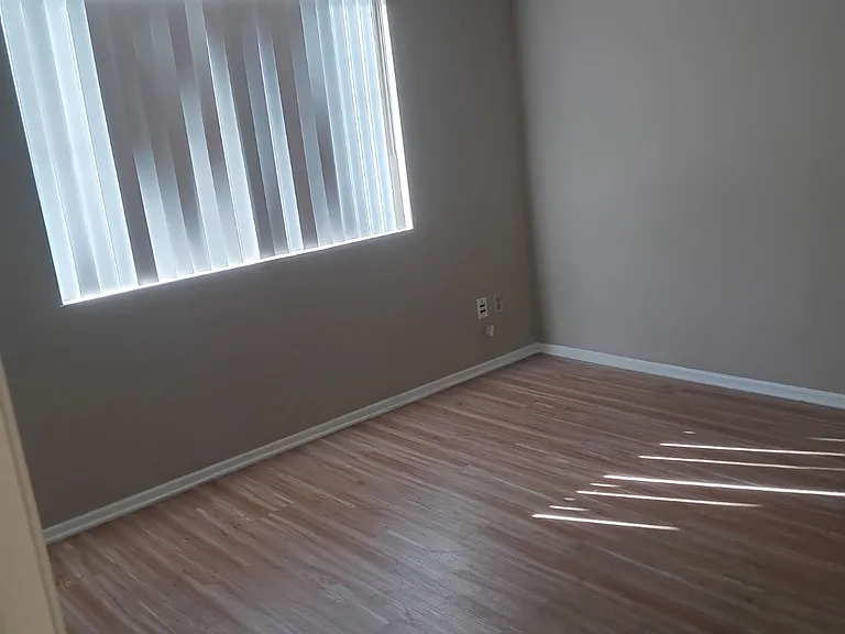 215 E Elmwood Ave #G — Photo 13