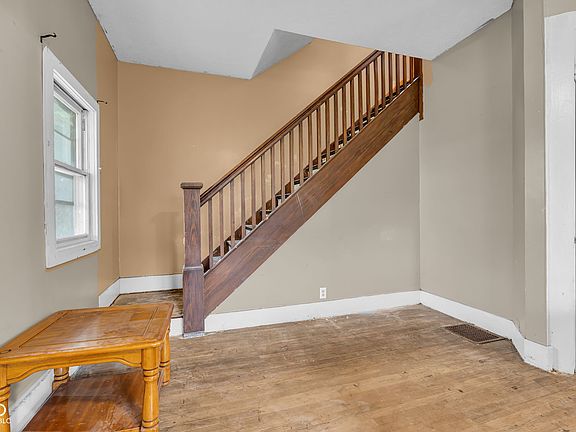 5th image of 114 W Washington St