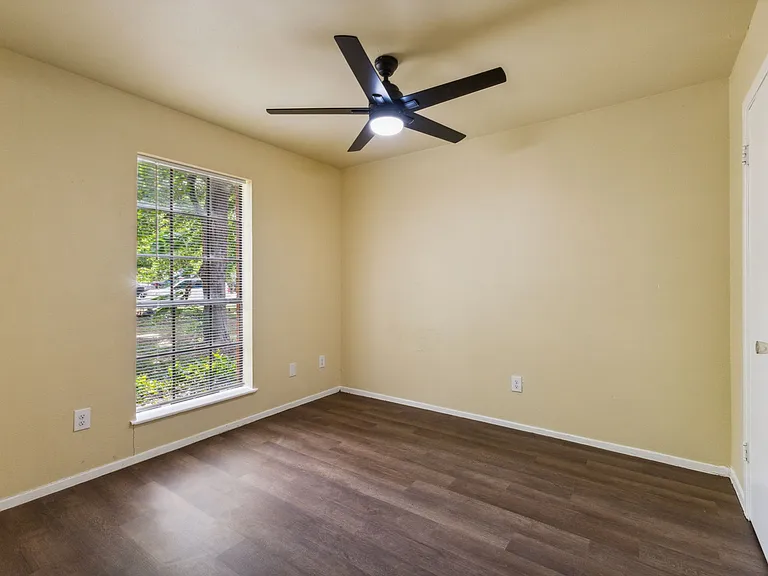 1821 Randolph Dr — Photo 7