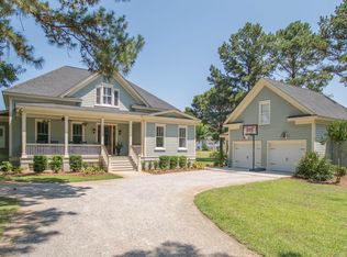 25 Dolphin Point Dr, Beaufort, SC 29907