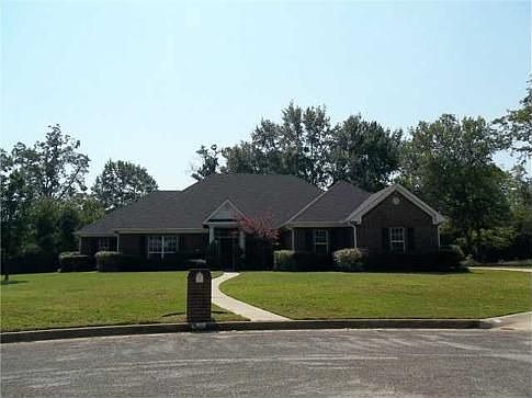 1st image of 17 Brownwood Dr