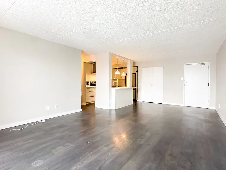 77 Edmonton St #1002 — Photo 2