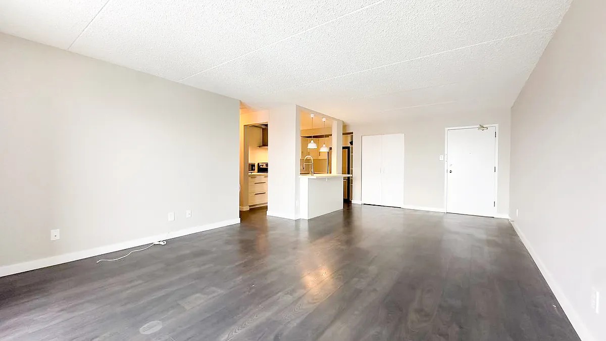 Building Photo - 77 Edmonton St #1002