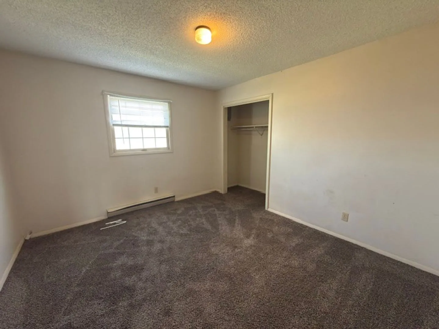 2 Bedroom Apartment - Convenience Charleston Location! — Photo 4