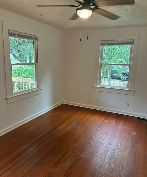 1006 W Saunders Ave — Photo 12