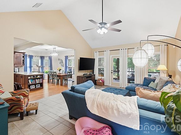 4th image of 2055 Tiger Paw Ln