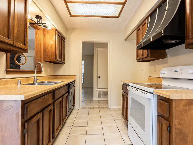 7750 Crooked Road St — Photo 11