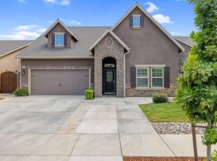 1923 W Babcock Ave, Visalia, CA 93291