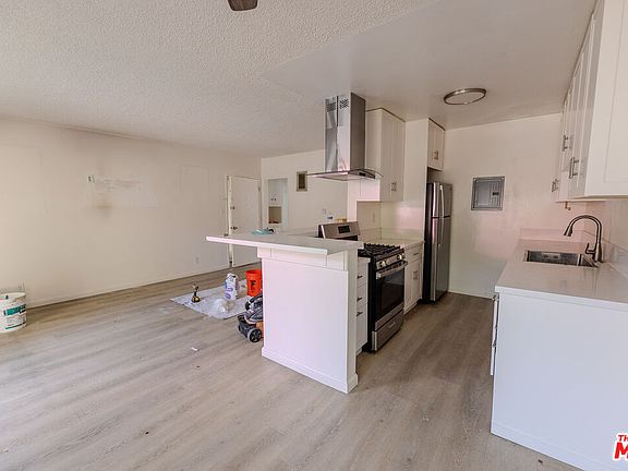 4th image of 1426 S Orange Grove Ave APT 8