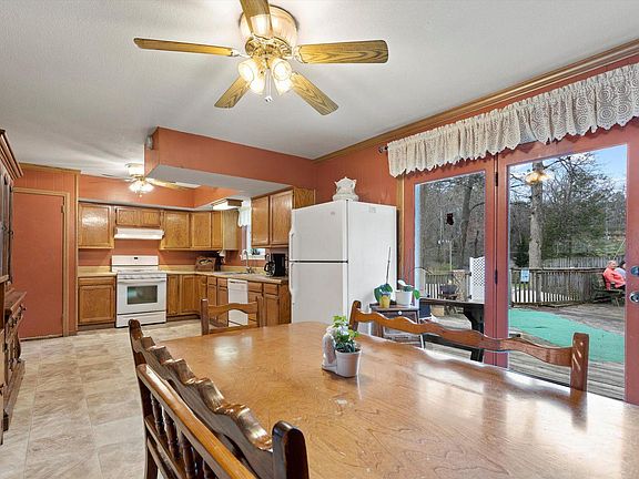 4th image of 3428 Crabtree Dr
