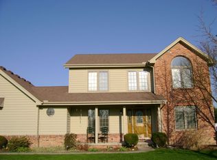 1039 Farmview Dr, Waterville, OH 43566