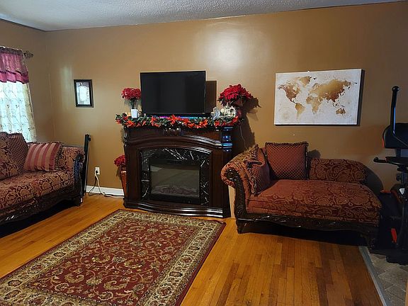 Family room (2nd) view 