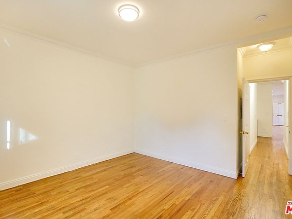 5th image of 359 N Ogden Dr