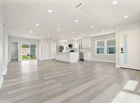 2nd image of 11706 S Wilton Pl