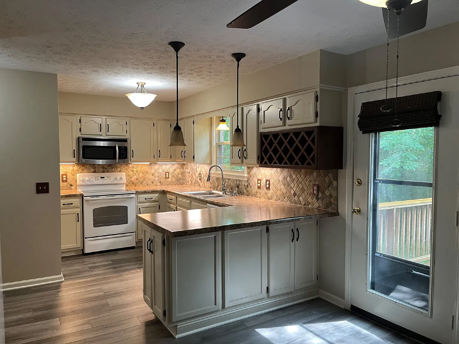 2 bed, 2.5 bath, 1242 sqft, $1,650 — Photo 4