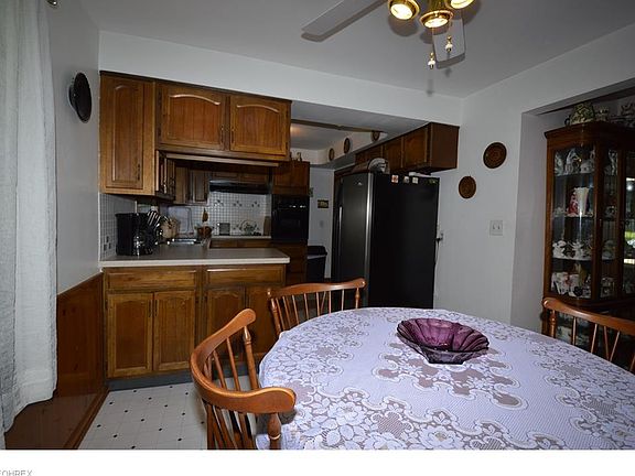 4th image of 79 Lucy Ln
